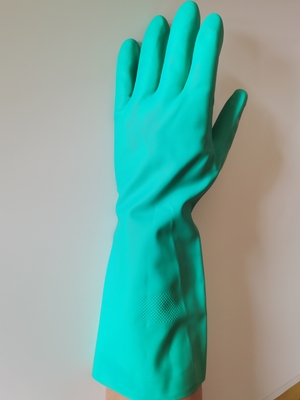 La protezione di Mil Green Nitrile Glove Chemical della resistenza solvente 13 si è affollata allineare
