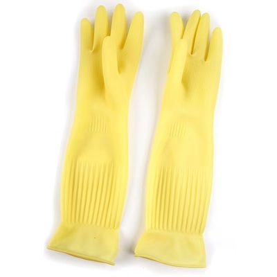 La moltitudine gialla extra-lunga dei guanti 45CM del lattice del polsino della cucina ha allineato i guanti