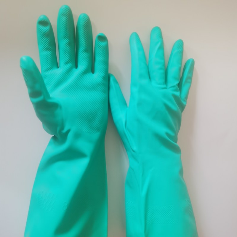 Guanto di nitrile di colore verde con spessore compreso tra 8 e 20 mil, adatto a usi medici, industriali e di laboratorio